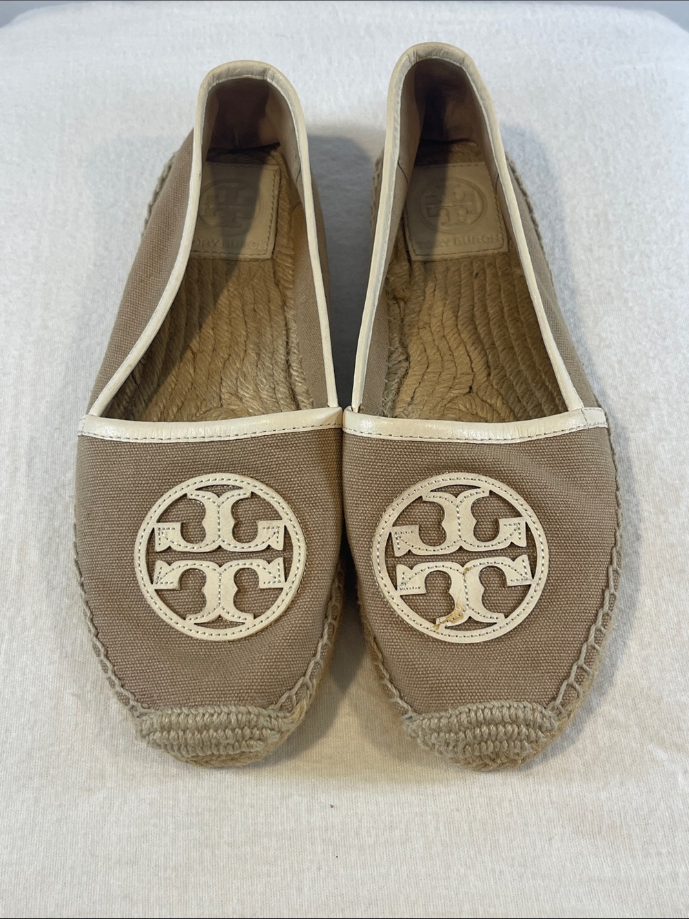 Tory Burch Beige Canvas Espadrille Flats with Logo Medallion Size 9
